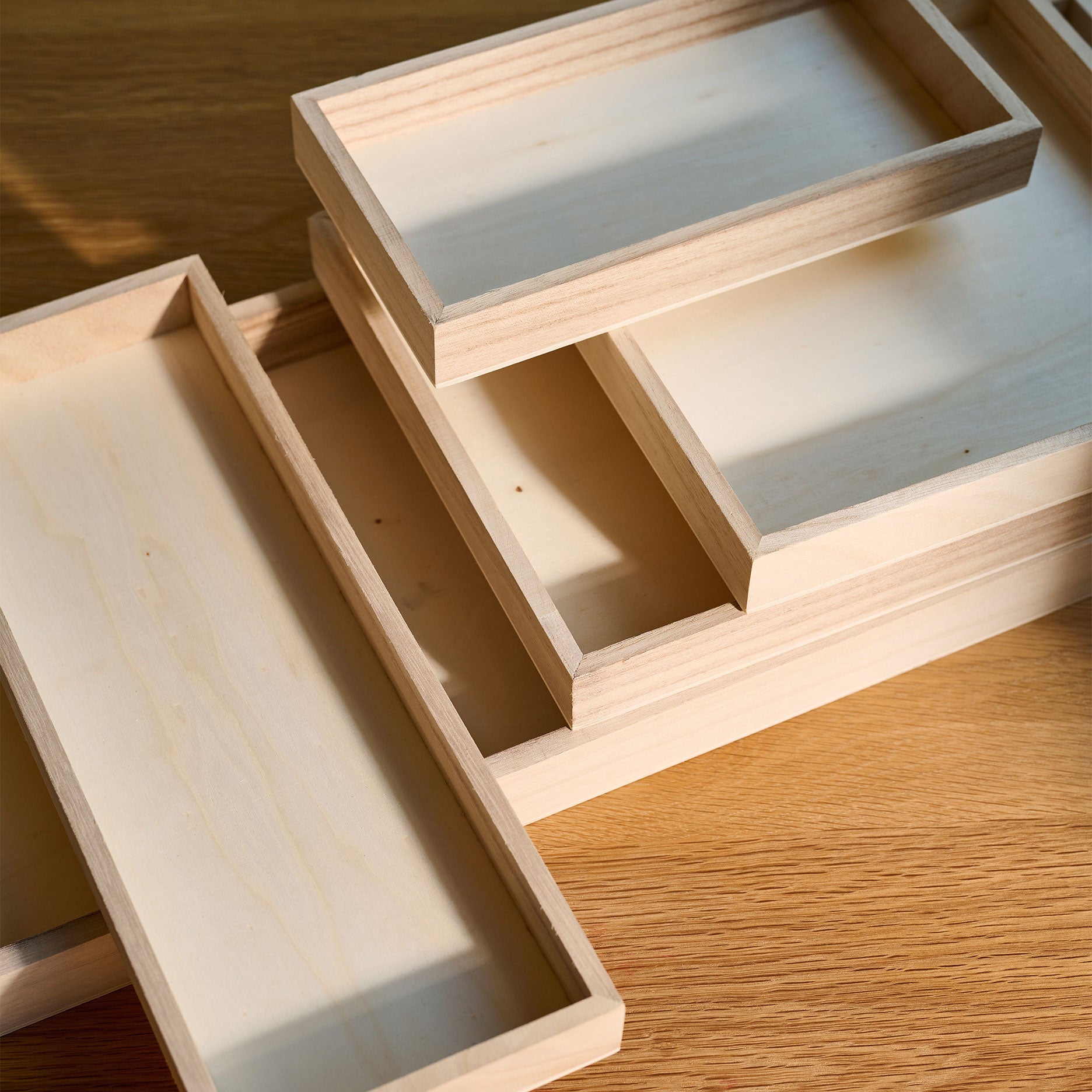 Dekorationsbakke i træ